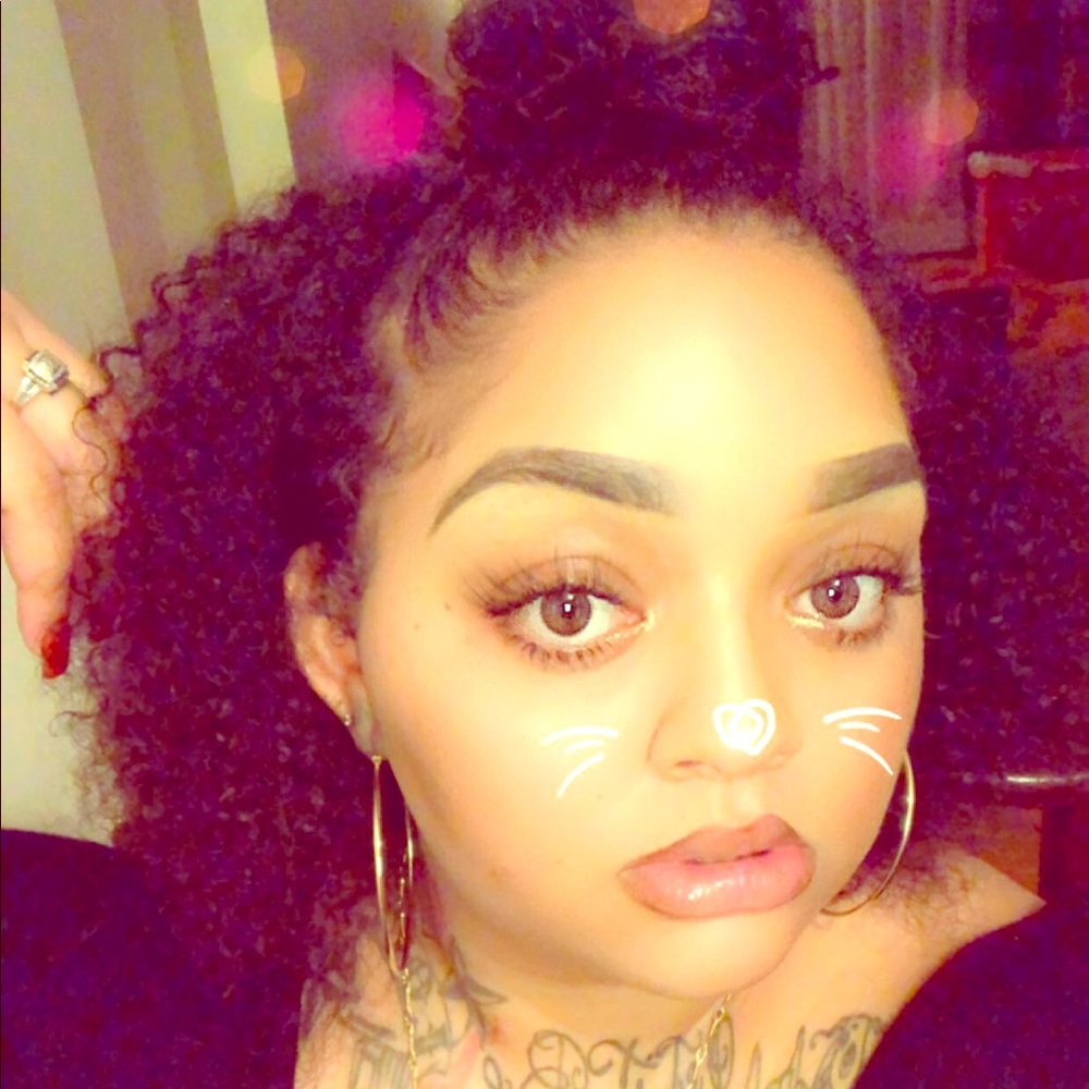 Meet your Posher, Shamika